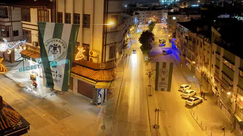 Karatay yeşil beyaza büründü: Şehir final heyecanını bekliyor