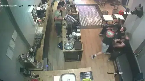 Kafe çalışanına yumruklu saldırı: Olay anı kamerada