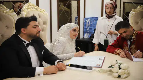 Bugün onlar için tarihiydi: Nikah salonları doldu taştı