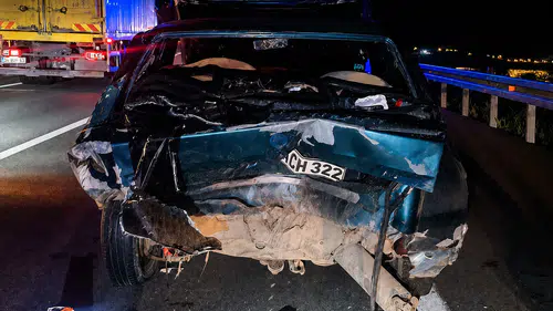 Akıllara durgunluk veren kaza! Bankette duran otomobile çarptı