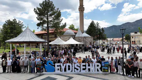 Konya'daki emekliler hayatın tadını çıkartıyor: Kültür Turlarına büyük ilgi