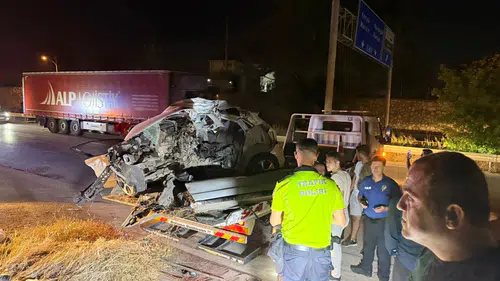 Film sahnesi değil kaza! Otomobilin motoru barakaya uçtu