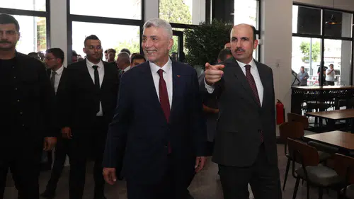 Bakan Bolat, Konya Büyükşehir'in Gençlik Merkezi'ni ziyaret etti