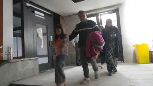 30'dan fazla öğrenci hastaneye koştu: Zehirlenme şüphesi