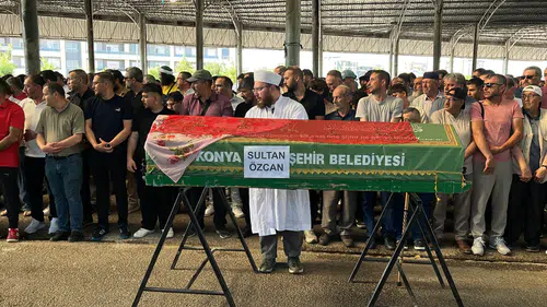 Konya'nın ‘Kırmızılı Kadını' son yolculuğuna uğurlandı