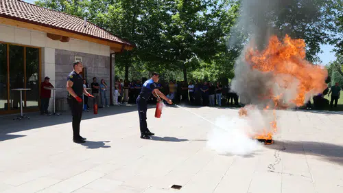 Selçuklu'da personele uygulamalı yangın eğitimi