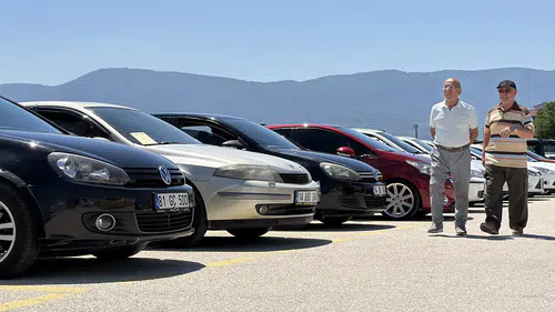 İkinci el otomobil piyasası durgun: Vatandaşlar altına yöneldi