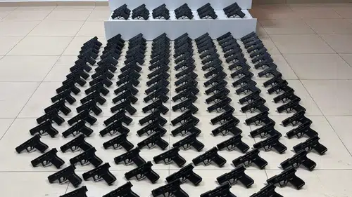Konya'da kaçakçılık operasyonu: 228 ruhsatsız tabanca ele geçirildi