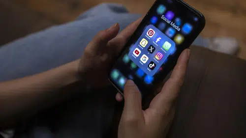 Sosyal medya teşhirciliği: 'Çok para var' denilerek gençler zehirleniyor