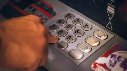 Gençlere hayati uyarı: Banka hesaplarınızı kimseye kiralamayın