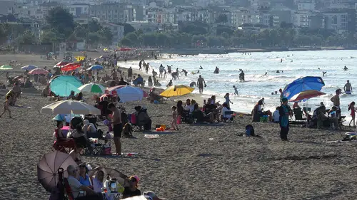 İnsanlar neden yazın denize koşuyor: Deniz suyunun faydaları