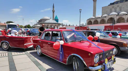 Konya’da 530 yıllık vakfın geleneği yaşatıldı: 30 çocuk için sünnet şöleni