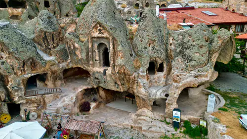 3 bin yıllık Frig Vadisi yaz sezonunda ziyaretçi akınına uğruyor