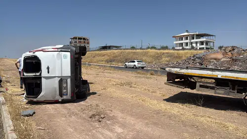 Engellileri taşıyan servis kaza yaptı: Onlarca yaralı var