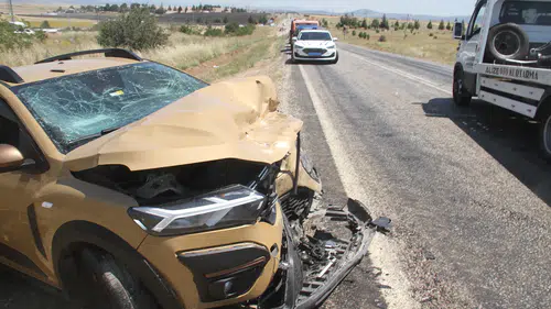Konya'da lüks araçlar kafa kafaya çarpıştı: 9 yaralı var