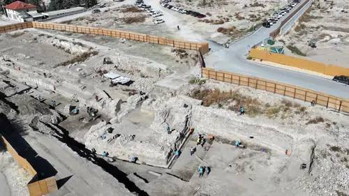 Konya'nın Larende’deki kayıp surları yeniden ayağa kalkıyor