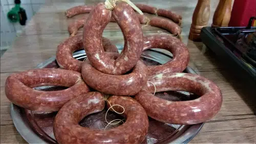 Yaz ayları ideal mi: Evde hesaplı sucuk yapımı