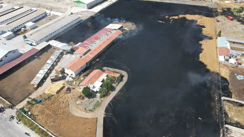 Konya'da tarlada çıkan yangın yerleşim yerlerine ulaşmadan söndürüldü