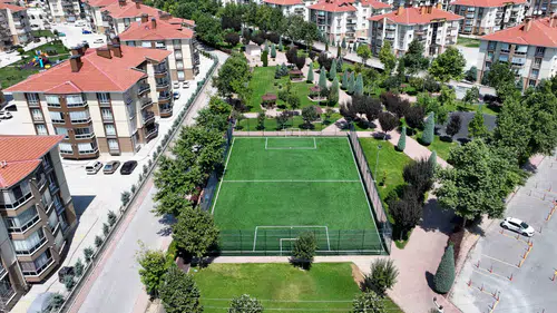 Konya'da okullara halı saha dokunuşu: Karatay'a 14 yeni halı saha