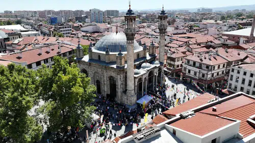 Konya'daki esnafları canından bezdirdiler: Kapı kapı dolaşıp para topluyorlar