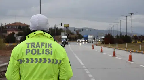 Trafikte doğru bilinen yanlışlar: Ehliyetiniz olsa da binlerce lira ceza yiyebilirsiniz