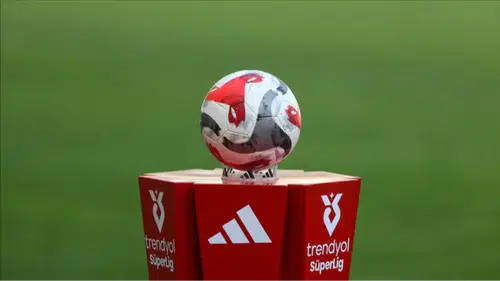Ligde yeni dönem: Çipli top, yabancı VAR