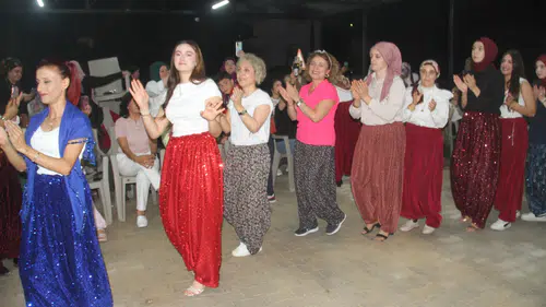 Konya'da bulgur güllesi ikramıyla renkli Şalvar Gecesi