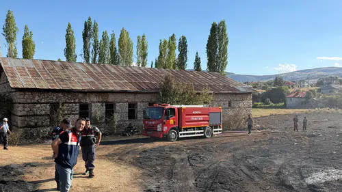 Konya'da saman yüklü kamyonda yangın çıktı