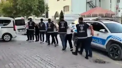 Konya'da kar maskeleriyle araç soyan 5 şüpheli yakalandı