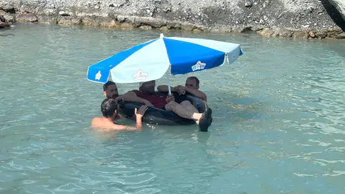 40 derece sıcakta ilginç serinleme: Dereyi kesip havuz yaptılar