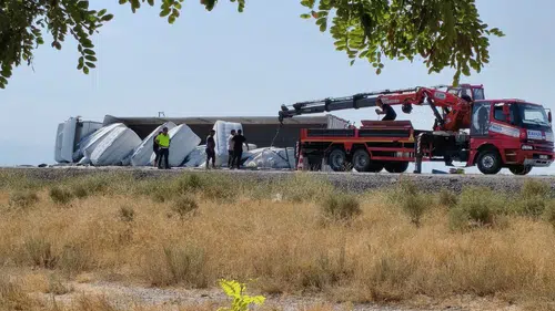 Konya-Adana kara yolu savaş alanına döndü: Tır sürücüsü yara almadan kurtuldu