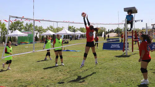 Konya'da çim voleybolu heyecanı yaşanacak: Başvurular Selçuklu'ya