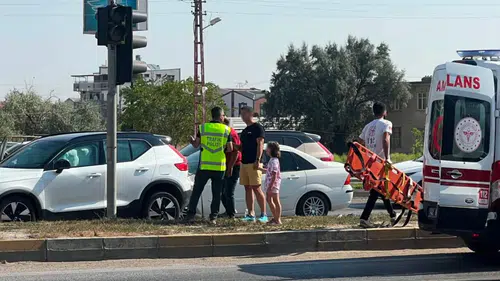 Konya'da otomobil kırmızı ışıkta duran araca çarptı: 2 yaralı
