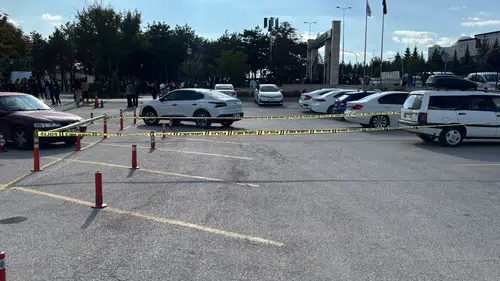 Anayasa Mahkemesi önündeki eylemde kendini vurdu
