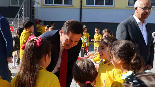 Başkan Kılca, öğrencilerin ilk gün heyecanına ortak oldu