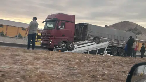 Konya'da çekici ile otomobil çarpıştı: 1 yaralı
