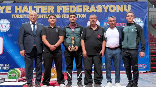 Karatay Belediyesinden halterde çifte başarı