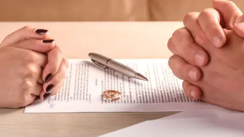 Eşe ‘Eşek’ demek hem boşanma hem tazminat sebebi