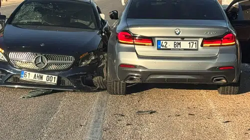Konya'da lüks otomobilleri pert eden kaza: 6 kişi yaralandı