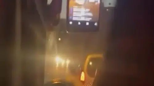 Seyir halindeki özel halk otobüsü şoförü canlı yayın açtı