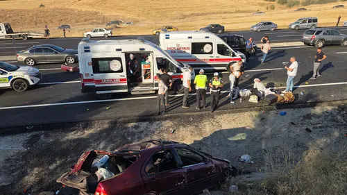 Katliam gibi kaza! Ölü ve çok sayıda yaralı var