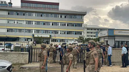 Lisede korku dolu anlar: Silahla vurulan öğretmen öldü
