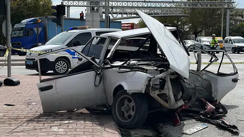 Konya'da kazada yaralanan otomobil sürücüsü kurtarılamadı