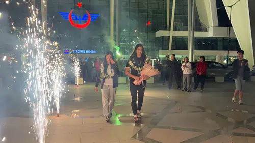 Konya'da milli sporcu Sinem Oruç'a coşkulu karşılama