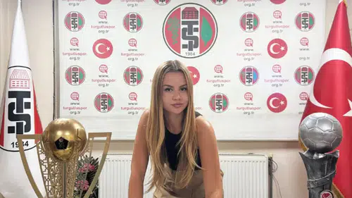 Futbolda tarihi gün: 22 yaşındaki genç kadın teknik direktör oldu