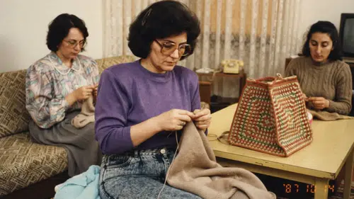 Konya’nın halk üniversitesi KOMEK, 80’ler akımına katıldı