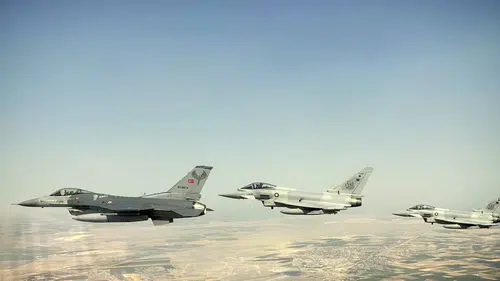 İngiliz Hava Kuvvetleri Komutanı Konya'ya gelerek uçak uçurdu