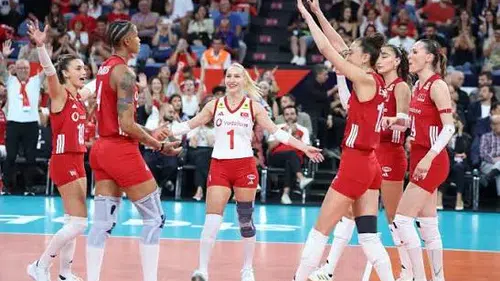 Türkiye-İtalya final maçı saat kaçta: Filenin Sultanları kupa için sahada