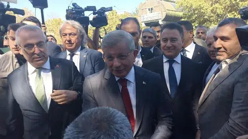 Davutoğlu ifade vermek üzere Ankara Adliyesi’ne geldi