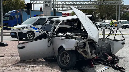 Konya'da otomobiller çarpıştı, Tofaş hurdaya döndü: 3'ü ağır 4 yaralı
